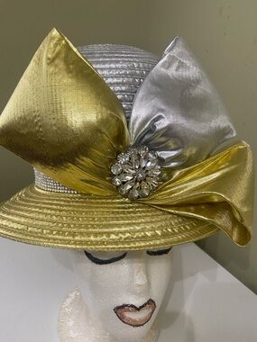Beautiful NWOT Lam’e Dress Hat / Church Hat
